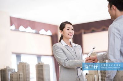 自信握手，開啟信任之門 專業房產經紀人的咨詢服務